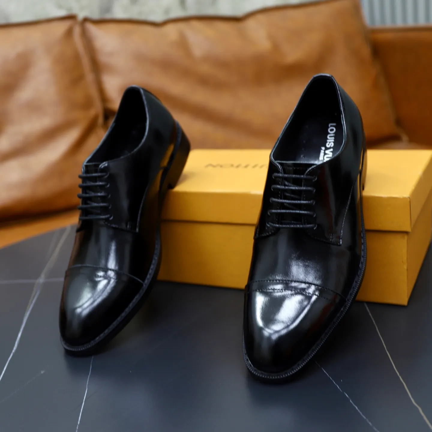 Ex-factory price: 500💰🙅‍♂️🙅‍♂️🙅‍♂️ Brand: LV Louis Vuitton Standard code: Men's size 38-44 (45 can be customized) Grade: Same style as the official website Original order quality Material: Original cowhide surface Comfortable cowhide lining Original outsole Style category: Men's fashionable casual leather shoes Distinguished big-name luxury elements Top luxury Color: actual picture color